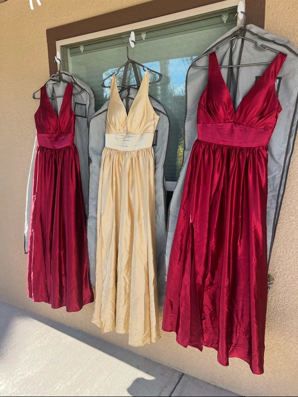 Elegant V-Neck Satin Evening Dress - Red and Gold